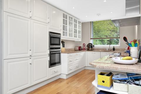 86 Leatherhead Road, Ashtead, KT21 2SY