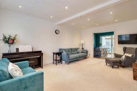 3 Bedster Gardens, West Molesey, KT8 1TA