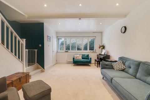 3 Bedster Gardens, West Molesey, KT8 1TA