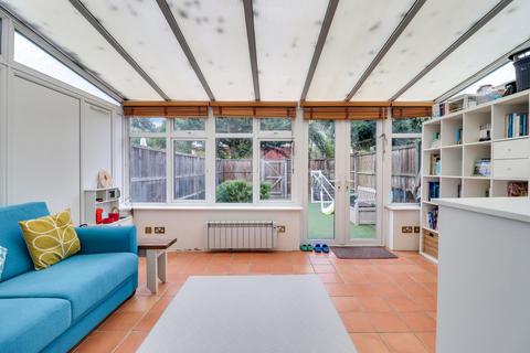 3 Bedster Gardens, West Molesey, KT8 1TA