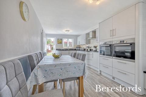 15 Birkdale Avenue, Romford, RM3 0SL
