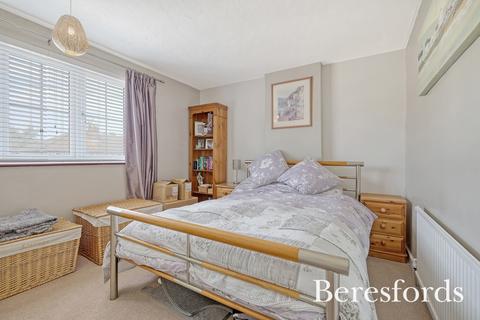 15 Birkdale Avenue, Romford, RM3 0SL