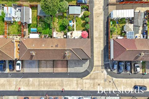 15 Birkdale Avenue, Romford, RM3 0SL