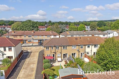 15 Birkdale Avenue, Romford, RM3 0SL