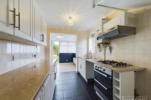 3 bedroom semi-detached house for sale, Sheppard Road, Basingstoke RG21