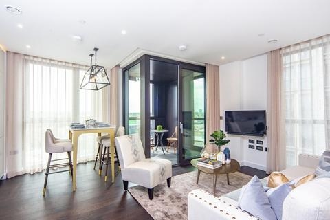 4 Charles Clowes Walk, SW11