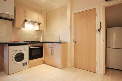 2 bedroom flat to rent, Connaught Road, Cardiff CF24