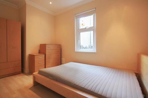 2 bedroom flat to rent, Connaught Road, Cardiff CF24