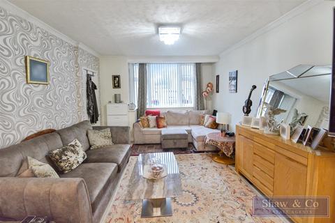 3 bedroom house for sale, Durham Road, Feltham TW14