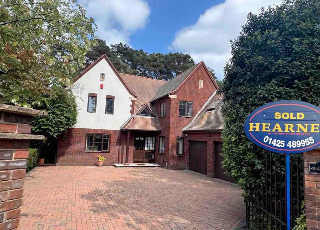 5 bedroom Detached for sale