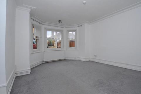 Studio to rent, Kings Road,  Richmond,  TW10