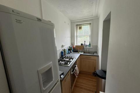 Studio to rent, Kings Road,  Richmond,  TW10