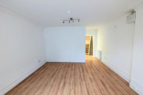 Studio to rent, Kings Road,  Richmond,  TW10