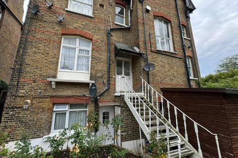 Studio to rent, Kings Road,  Richmond,  TW10