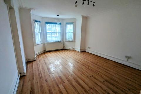 Studio to rent, Kings Road,  Richmond,  TW10