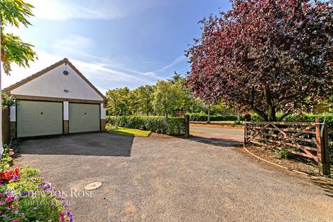 5 bedroom detached house for sale, Fortescue Drive, Milton Keynes