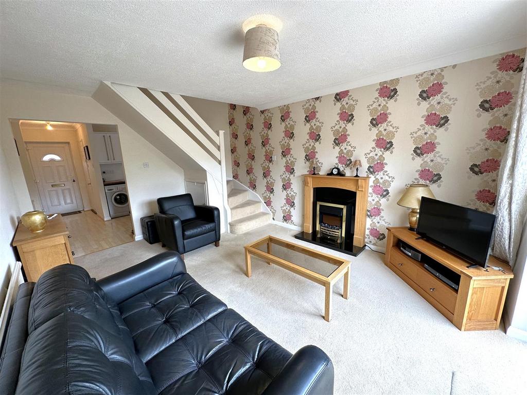 Generous Living Room 046