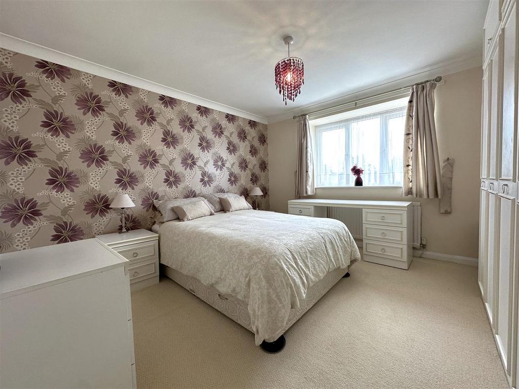 Master Bedroom 023