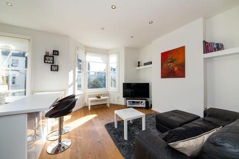 2 bedroom flat to rent, Roderick Road, South End Green NW3