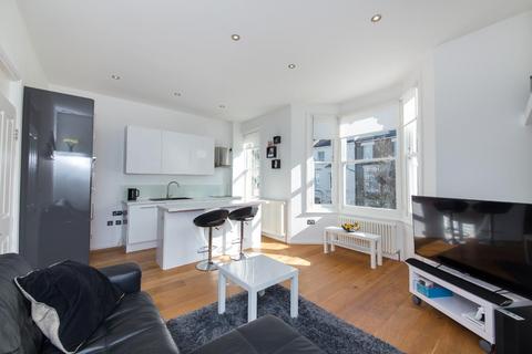 2 bedroom flat to rent, Roderick Road, South End Green NW3