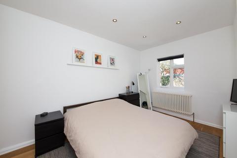 2 bedroom flat to rent, Roderick Road, South End Green NW3