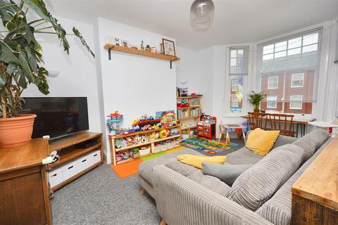 2 bedroom flat for sale, South Street, Eastbourne