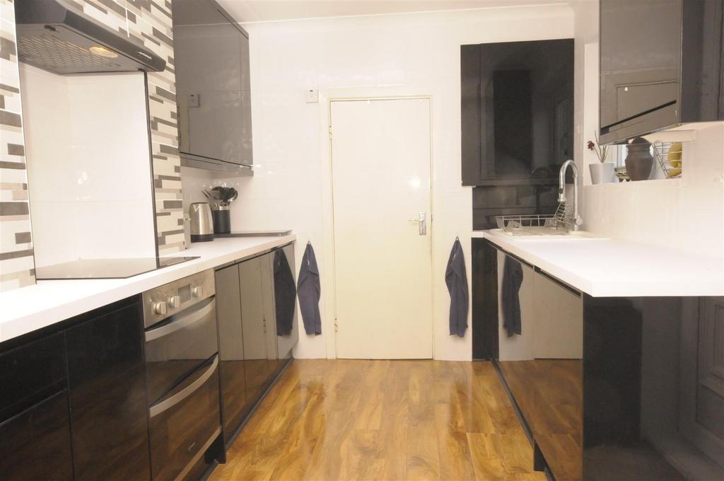 Kitchen 1.JPG