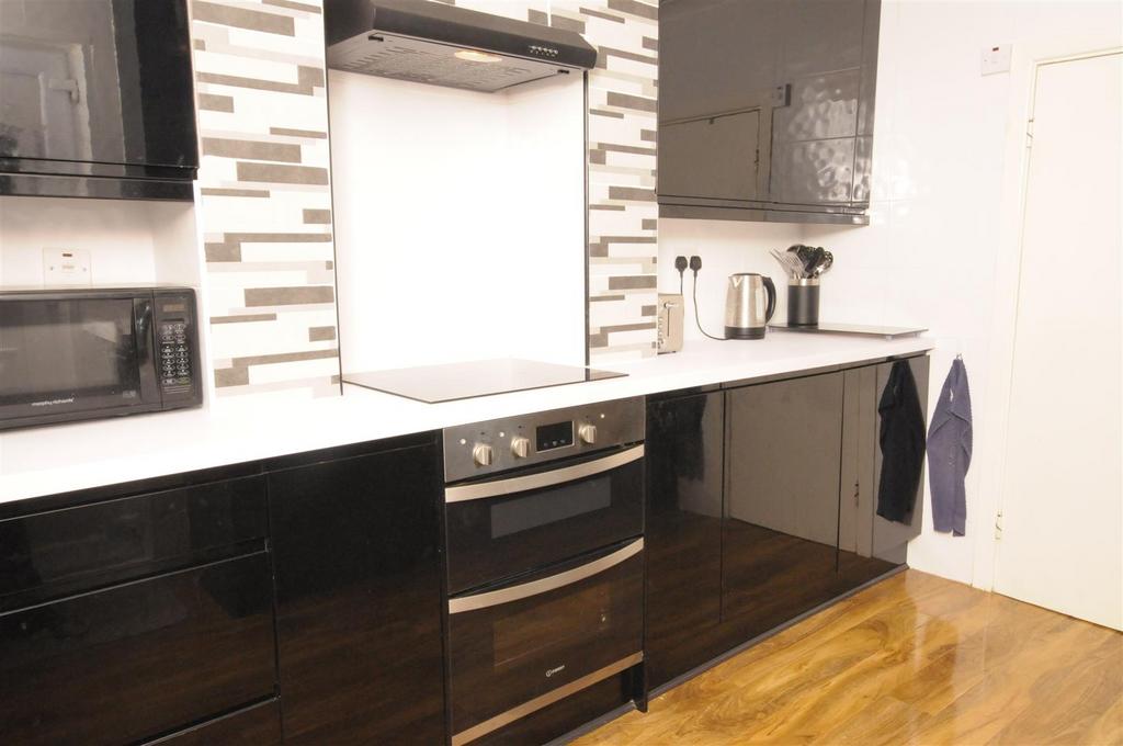 Kitchen 2.JPG