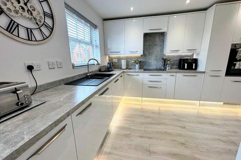 4 bedroom townhouse for sale, Villa Way, Wootton Fields, Northampton NN4