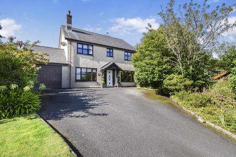 4 bedroom detached house for sale, Pentrefelin