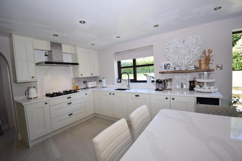 4 bedroom detached house for sale, Pentrefelin