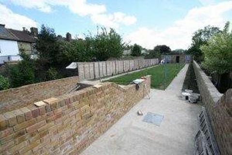 3 bedroom flat to rent, 3 Bedroom Flat in Maidstone ME14 2TW
