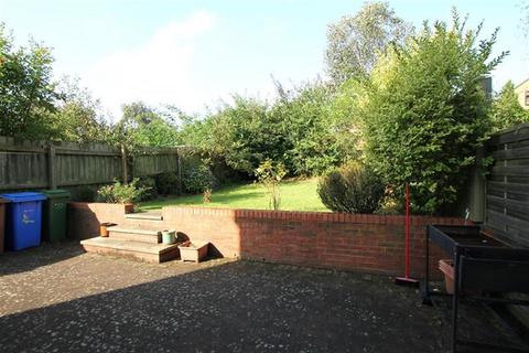 undefined, Victoria Road, HU17