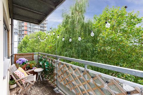 2 bedroom flat for sale, Delamere Court, Walthamstow, London, E17