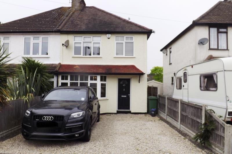 Western Avenue, Brentwood, CM14 3 bed semidetached house to rent £