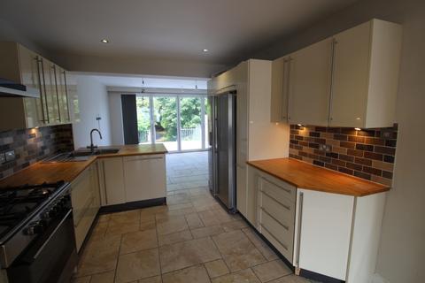 3 bedroom semi-detached house to rent, Western Avenue, Brentwood, CM14