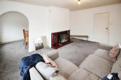 2 bedroom flat for sale, Southway, Leeds LS18