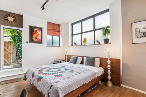 1 bedroom apartment for sale, The Galleries, London E1