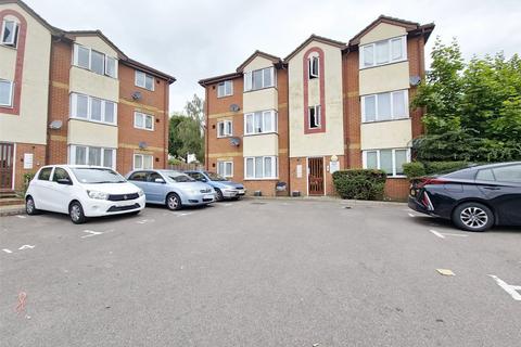 2 bedroom apartment to rent, Mimosa Close, Romford, RM3