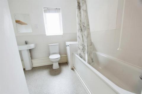 2 bedroom flat for sale, Limehouse Court, Sittingbourne