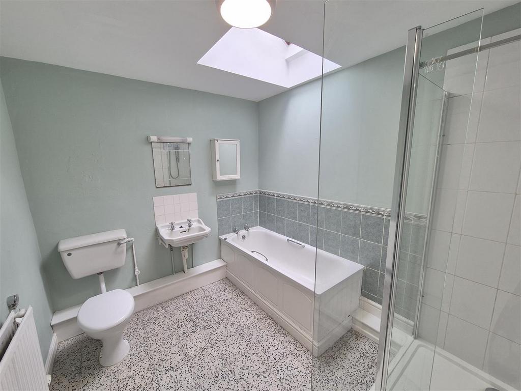 Bathroom.jpg