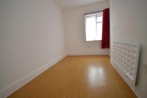 2 bedroom flat to rent, Woodcote Road, Wallington, SM6