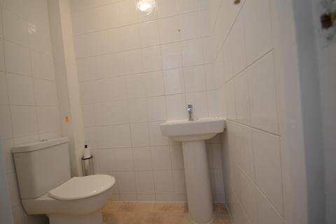 2 bedroom flat to rent, Woodcote Road, Wallington, SM6