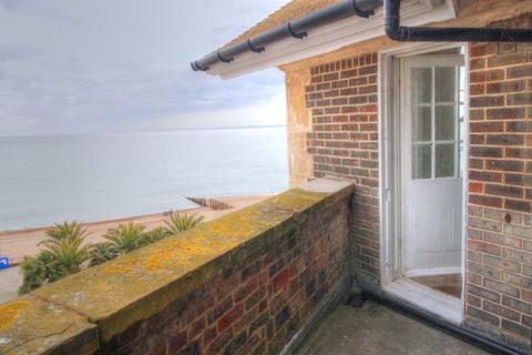 2 bedroom apartment to rent, Terminus Road, Eastbourne BN21