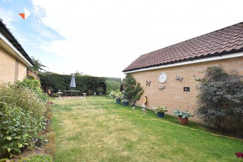 4 bedroom link detached house for sale, Cross Road, Clacton-on-Sea