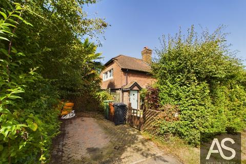 15 Coronation Gardens, Battle, TN33 0DN