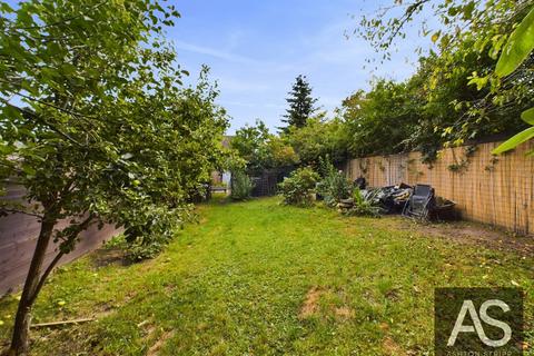 15 Coronation Gardens, Battle, TN33 0DN