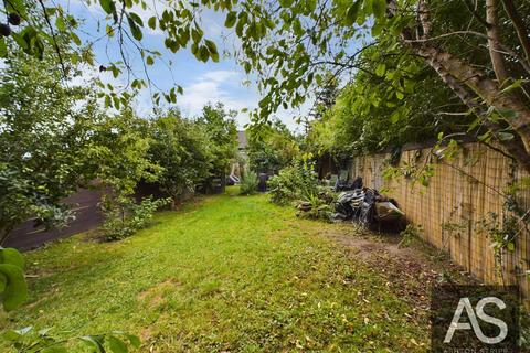 15 Coronation Gardens, Battle, TN33 0DN