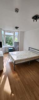 1 bedroom in a house share to rent, Allison Road, London