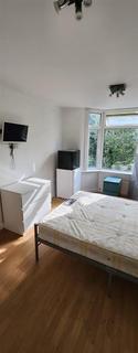 1 bedroom in a house share to rent, Allison Road, London